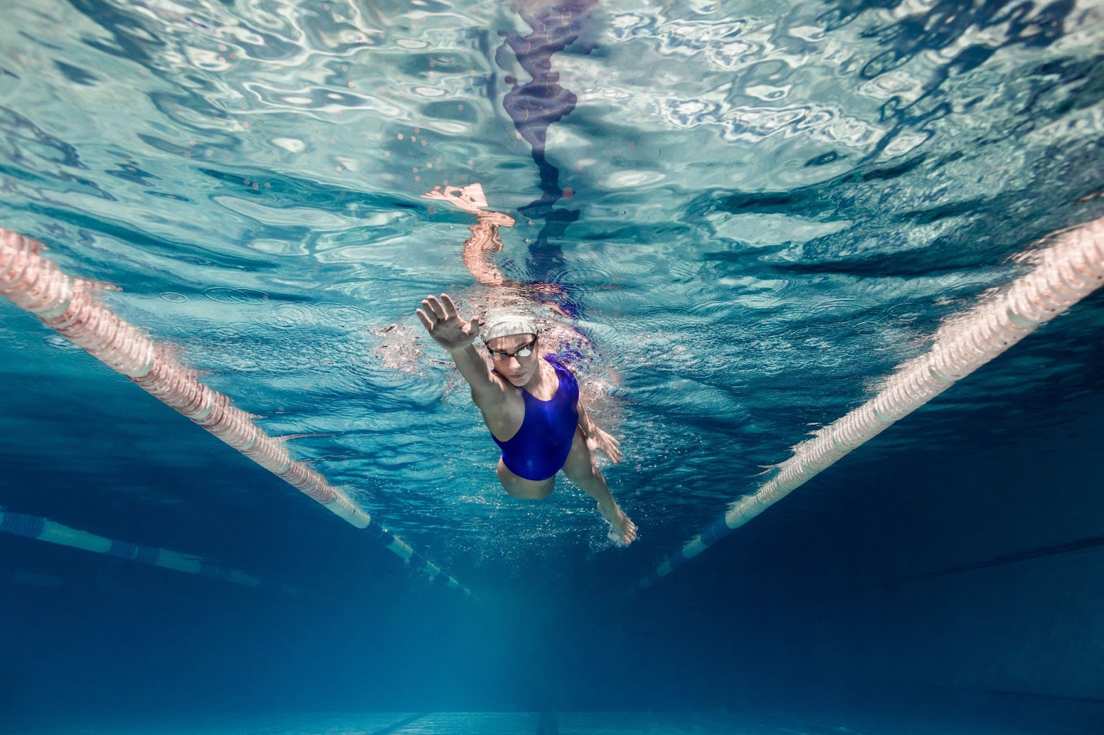 a female triathlete swimming lengths in a pool