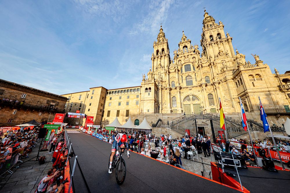 La Vuelta Warm Up | S. de Compostela | US | Asia